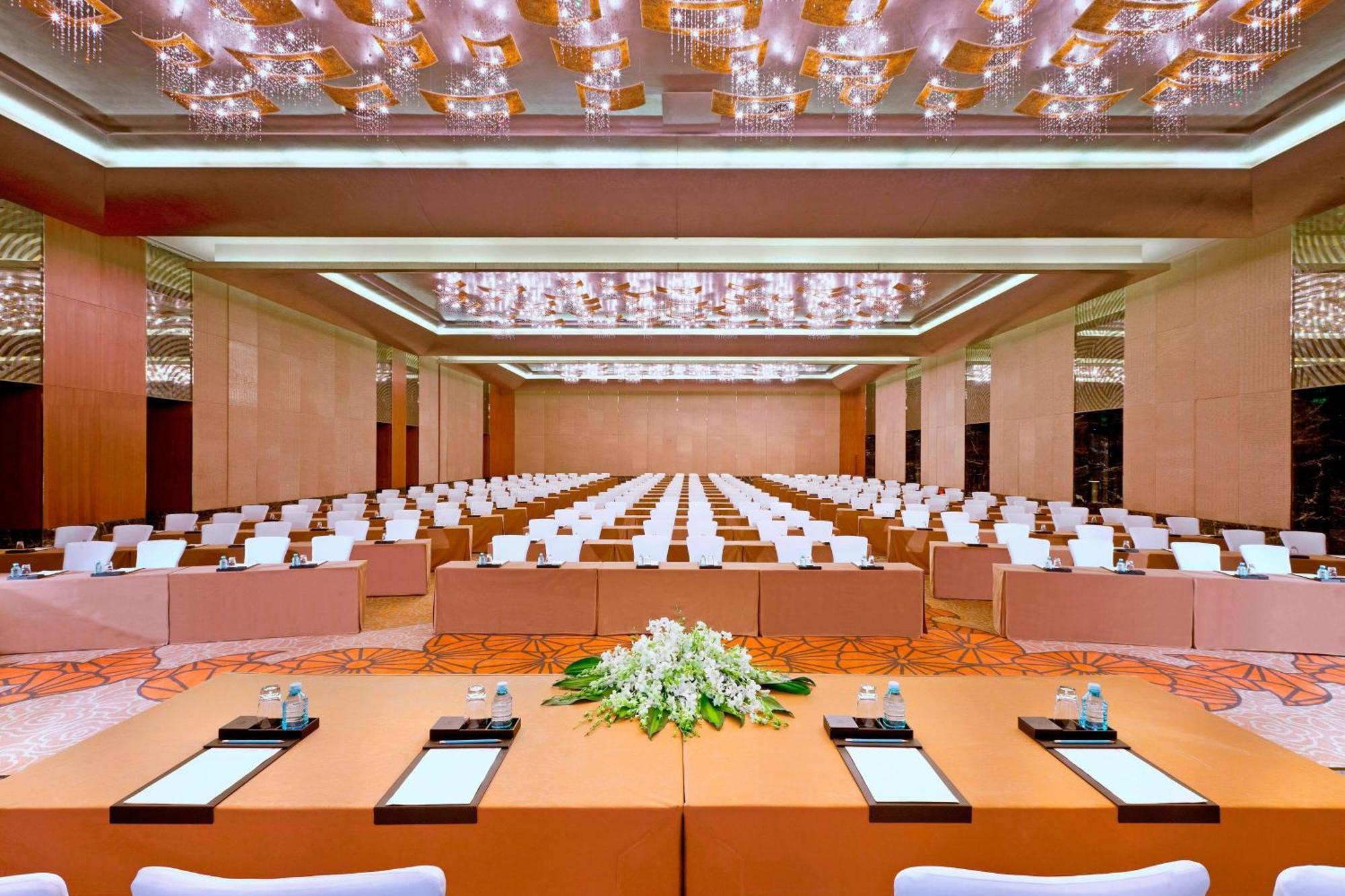 Sheraton Grand Beijing Dongcheng Hotel Exterior photo